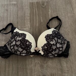 VS Dream Angels Push Up Black and White Lace Bra